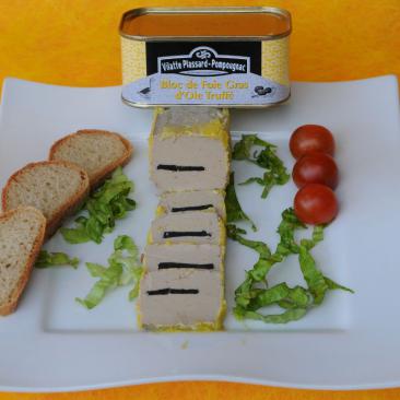 Photo représentant une assiette de bloc de foie gras d'oie truffé