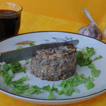 Photo représentant une assiette de paté de campagne